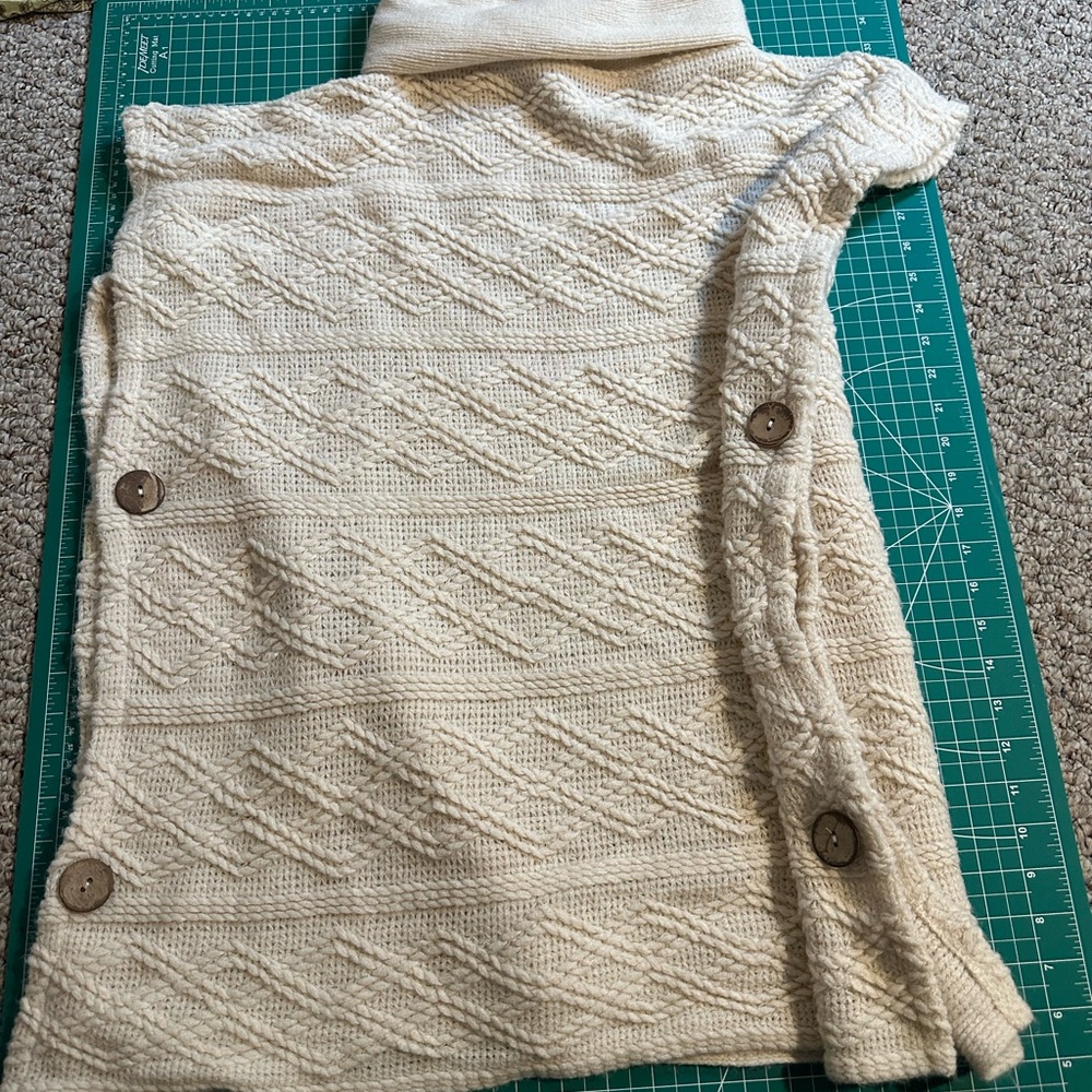 Women’s Cable Knit Button-Side Sweater Vest - Cream